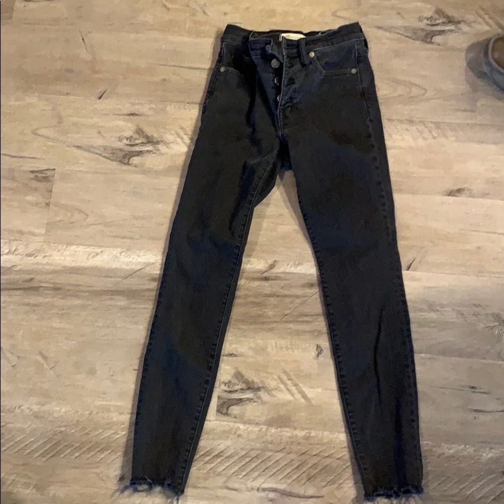 Front Button Raw Hem jeans